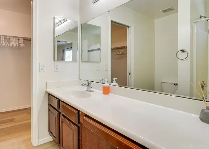 6 Mi To State Farm Stadium: Family Home! Avondale